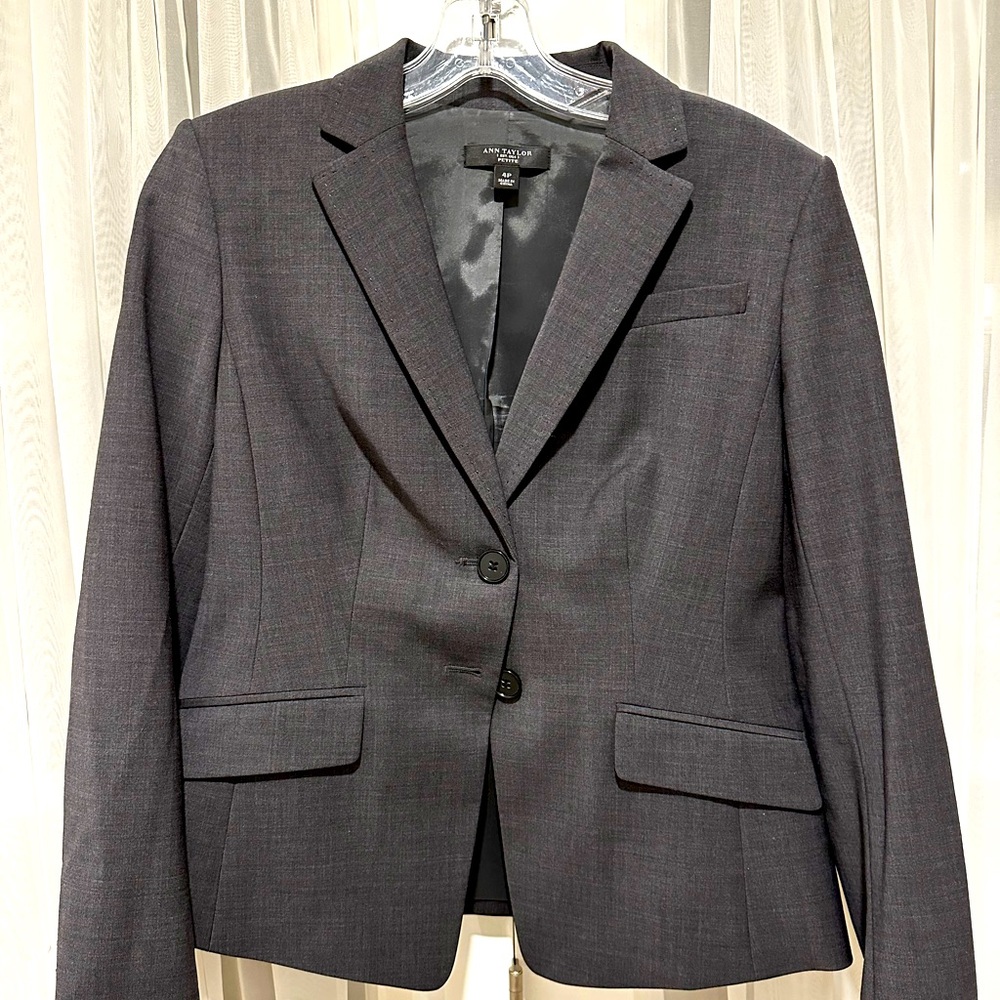 Ann Taylor Size 4P gray/charcoal pants suit